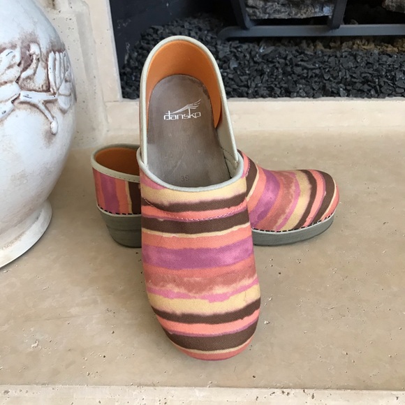 dansko cloth clogs